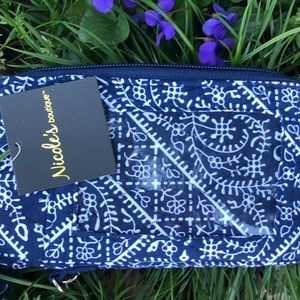 Gorgeous Nicole’s boutique quilted wristlet ❤️